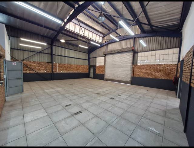 558M² WAREHOUSE TO LET IN JET PARK